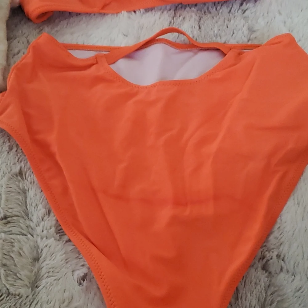 Swimsuit - Picture 3 of 5